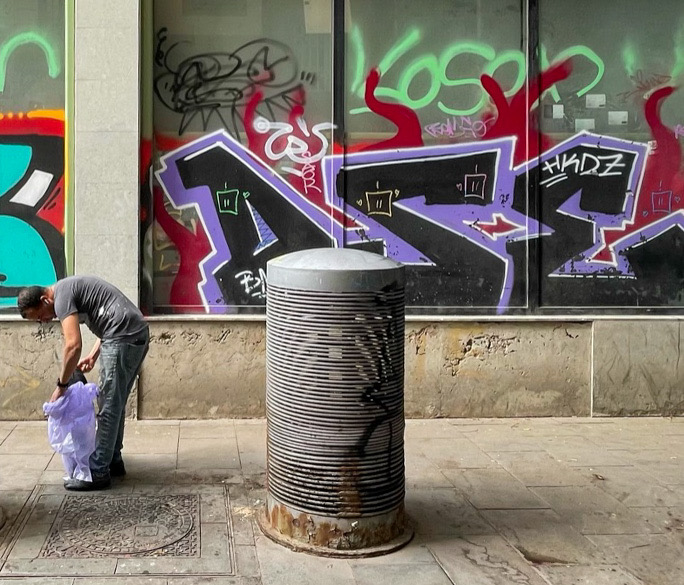 Barcelona Graffiti- matching colours