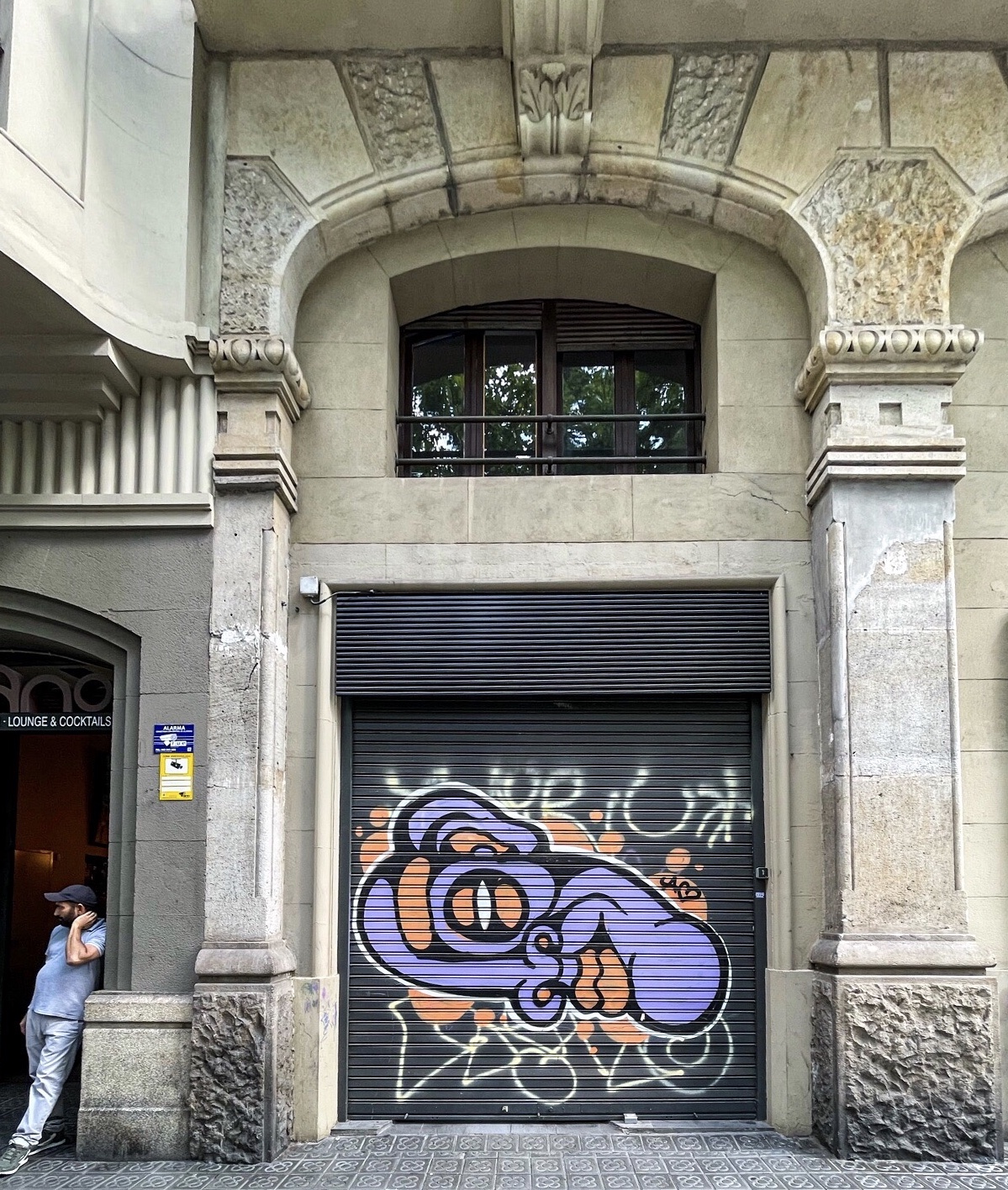 Barcelona Graffiti- matching colours